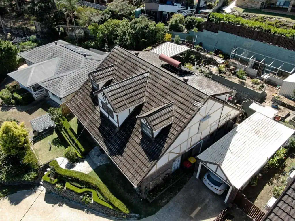 Roof replacement in Everton Hills before photo